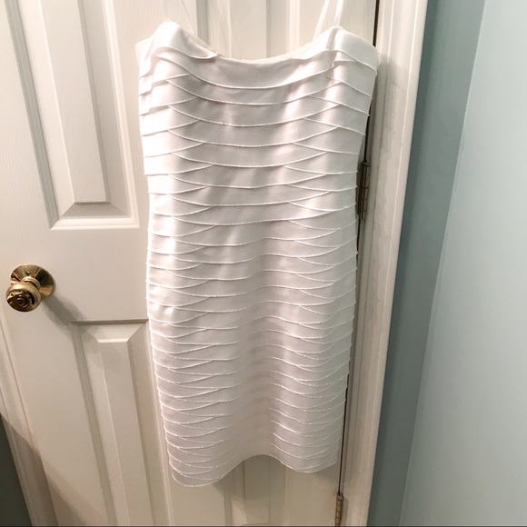 BCBGMaxAzria White Lazer Cut Dress Size 6 - Picture 2 of 6
